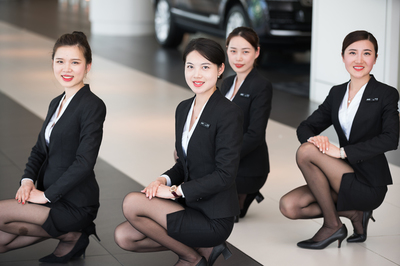 禮儀訓(xùn)練，為何要“咬吸管、頭頂書”？